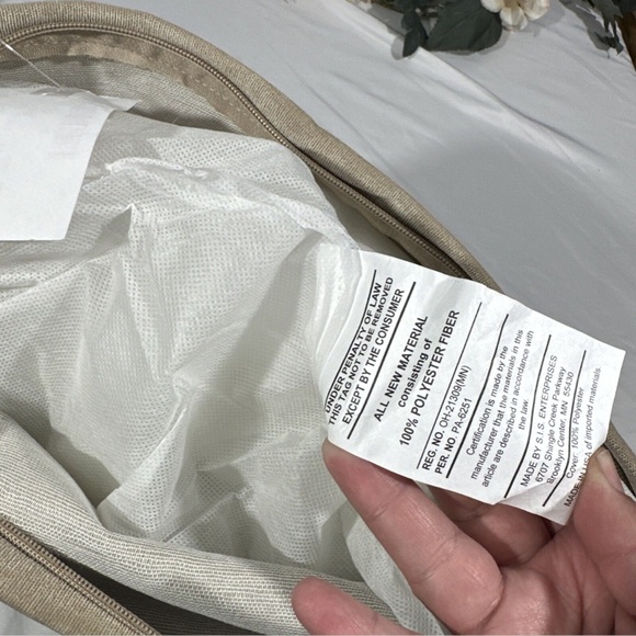 NEW $88 Siscovers Padma Decorative Pillow [ 16"‎ x 16" ] in Parchment - Picture 10 of 10